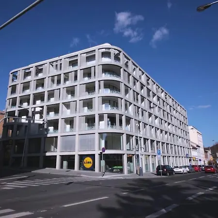 Apartmán Spacious Floor Flat, Air Conditioning, Free Parking, 200mb Wifi *