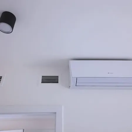 アパート Spacious Floor Flat, Air Conditioning, Free Parking, 200mb Wifi *