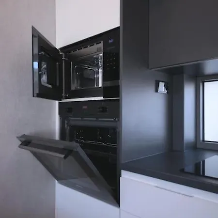 Spacious Floor Flat, Air Conditioning, Free Parking, 200mb Wifi * プラハ