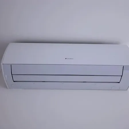 Spacious Floor Flat, Air Conditioning, Free Parking, 200mb Wifi アパート プラハ