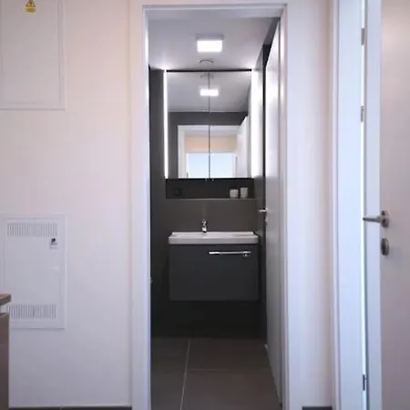 Spacious Floor Flat, Air Conditioning, Free Parking, 200mb Wifi Lägenhet Prag