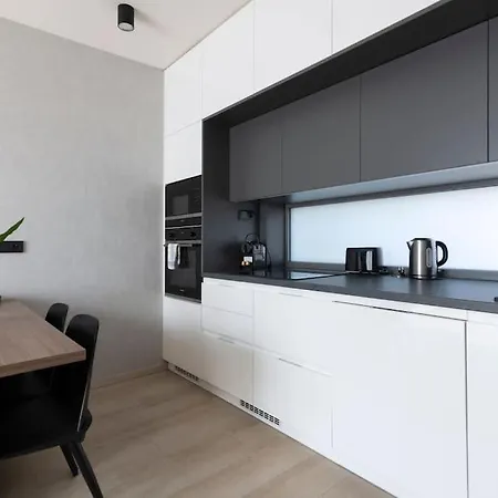 Lägenhet Spacious Floor Flat, Air Conditioning, Free Parking, 200mb Wifi *