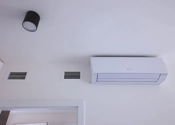 شقة Spacious Floor Flat, Air Conditioning, Free Parking, 200mb Wifi *