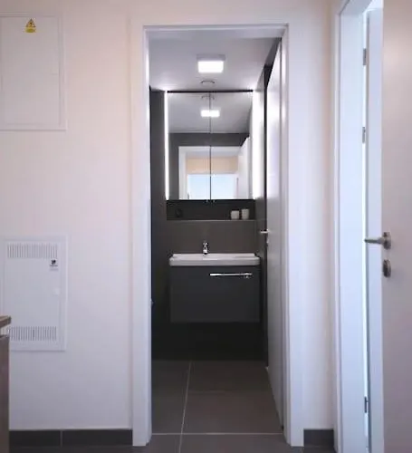 Spacious Floor Flat, Air Conditioning, Free Parking, 200mb Wifi 아파트 프라하