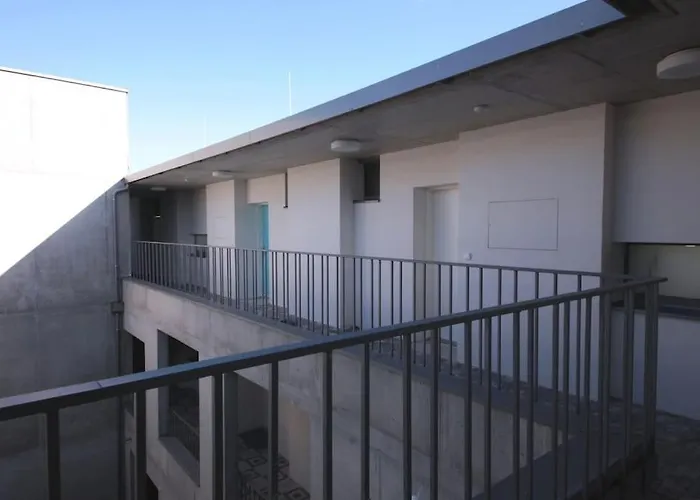 아파트 Spacious Floor Flat, Air Conditioning, Free Parking, 200mb Wifi