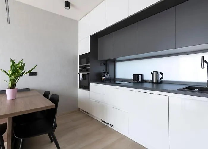 아파트 Spacious Floor Flat, Air Conditioning, Free Parking, 200mb Wifi *