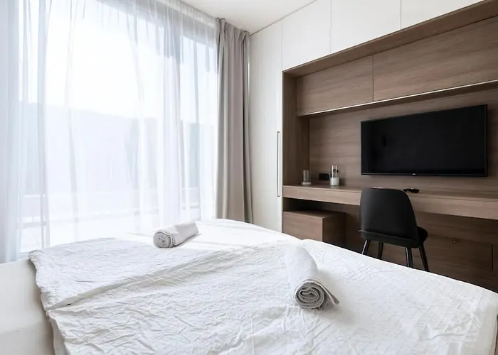 شقة Spacious Floor Flat, Air Conditioning, Free Parking, 200mb Wifi