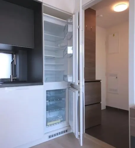 Spacious Floor Flat, Air Conditioning, Free Parking, 200mb Wifi * 프라하