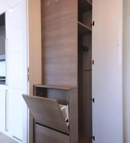 Spacious Floor Flat, Air Conditioning, Free Parking, 200mb Wifi