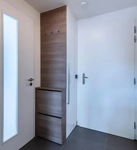 Spacious Floor Flat, Air Conditioning, Free Parking, 200mb Wifi شقة *