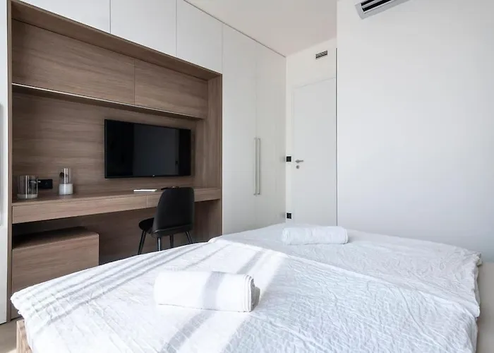 아파트 Spacious Floor Flat, Air Conditioning, Free Parking, 200mb Wifi *