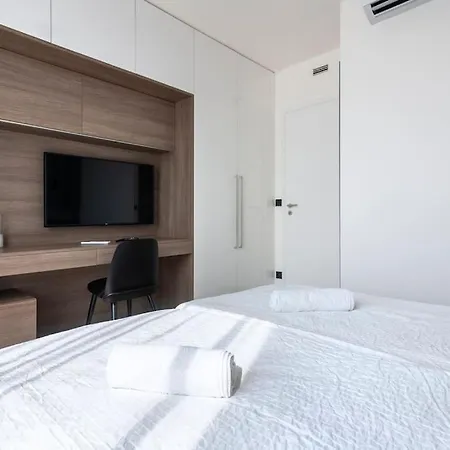 Lägenhet Spacious Floor Flat, Air Conditioning, Free Parking, 200mb Wifi *