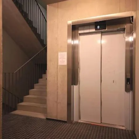 Lägenhet Spacious Floor Flat, Air Conditioning, Free Parking, 200mb Wifi Prag